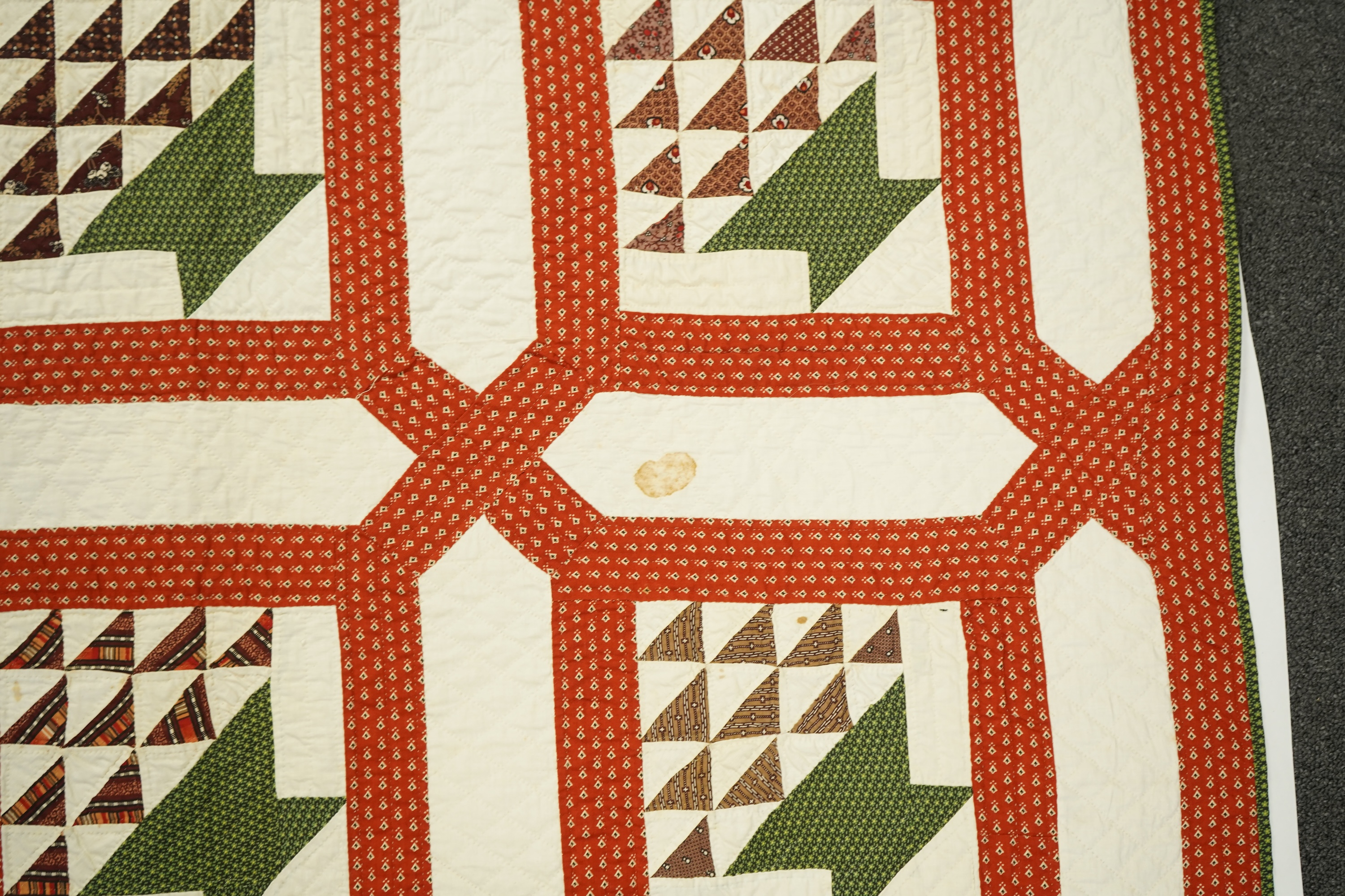 A handsome mid 19th century American ‘Basket’ hand pieced and hand quilted bed cover. An unlaundered Civil War quilt. The reverse side a printed quilted cotton. This quilt purchased in Virginia. 226cm x 168cm. Condition